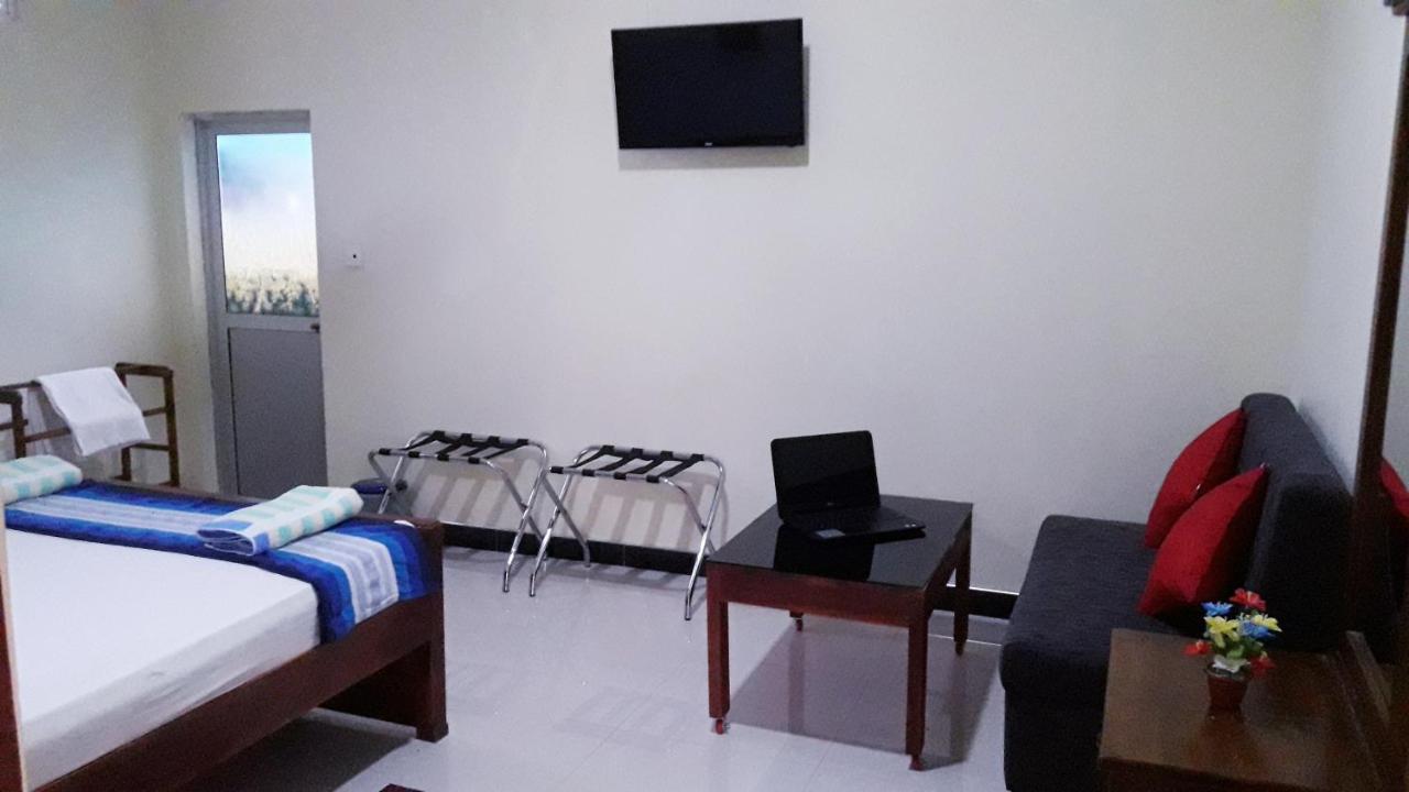 The Max Villa Negombo Exterior photo